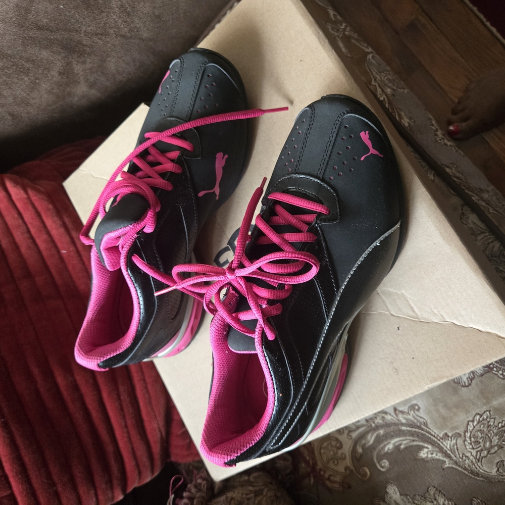 Puma Women's Black and Pink Sneakers